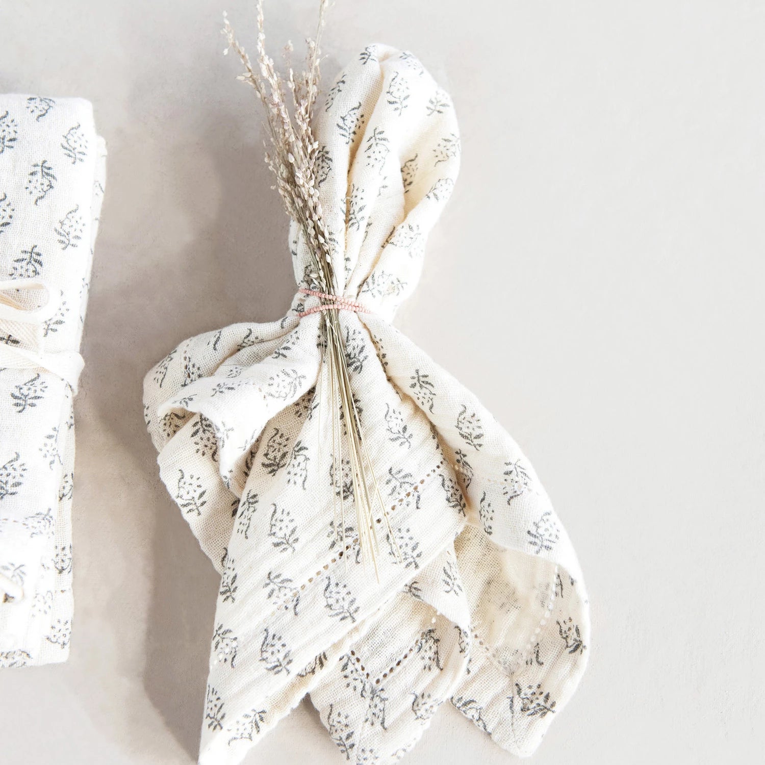 Napkins with Printed Floral Pattern - Set of 4